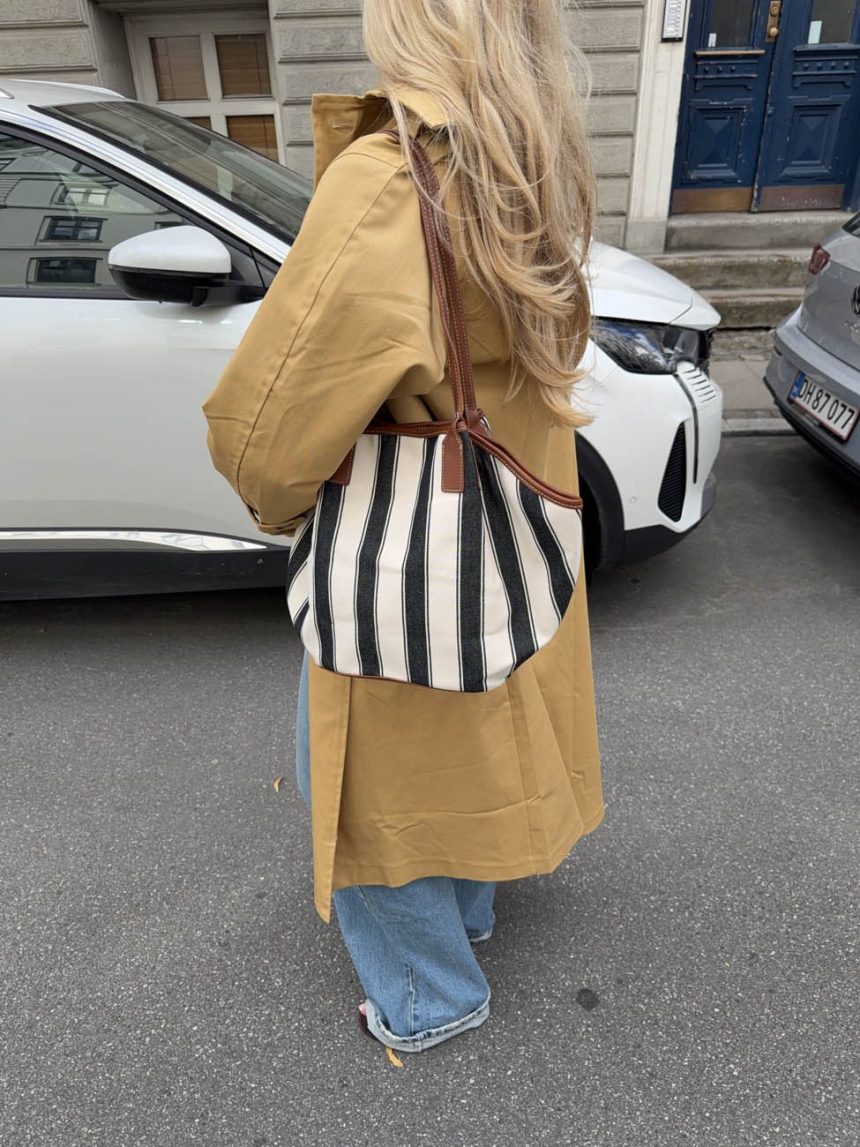 Enna shoulder bag with stripes - White/navy