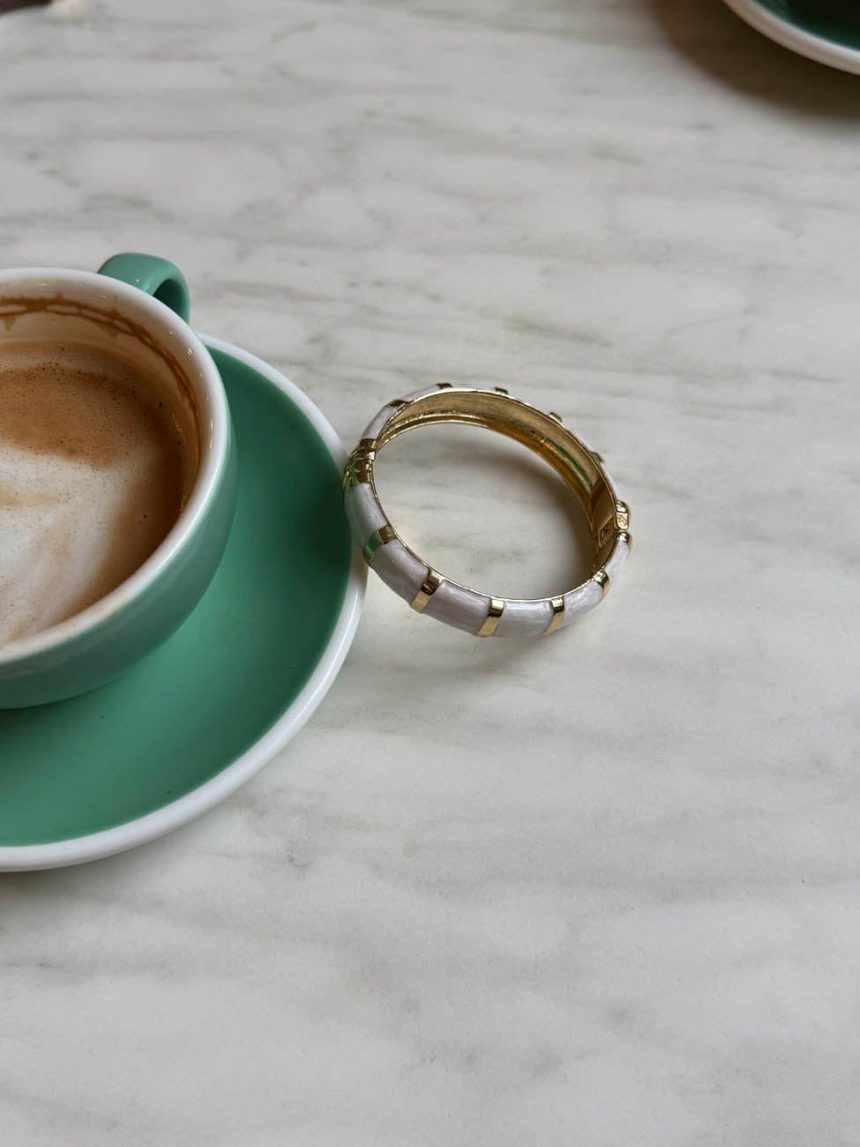 Eivora bracelet with stripes - Pearly/gold